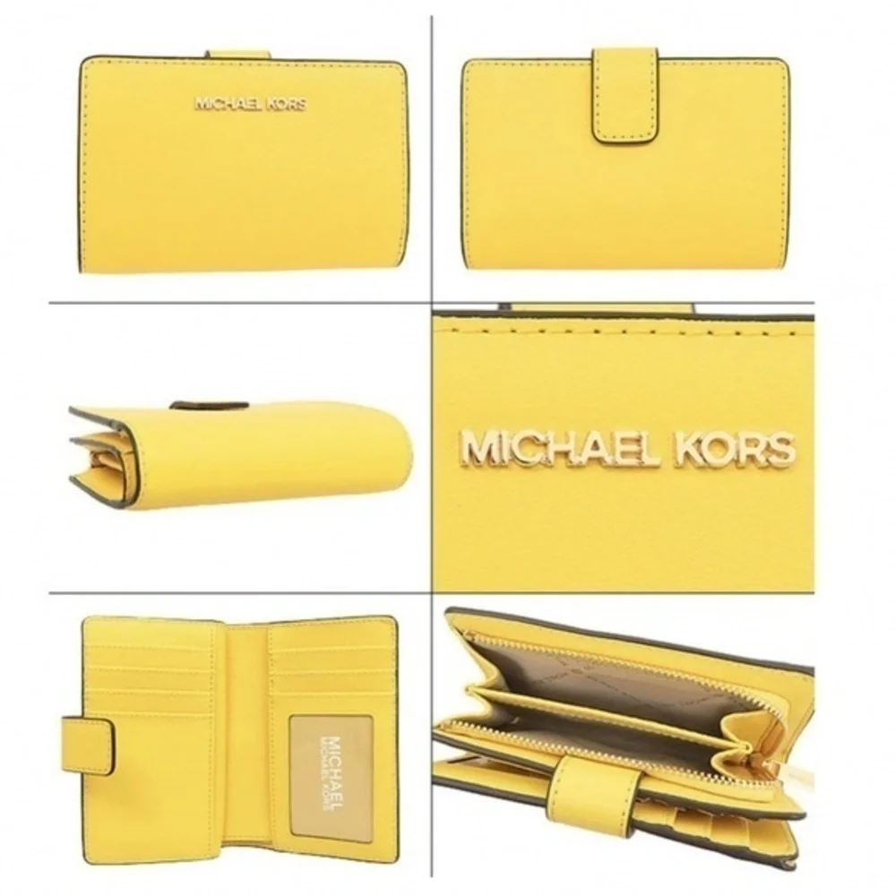 Michael Kors Jet Set Travel Bifold Zip Wallet